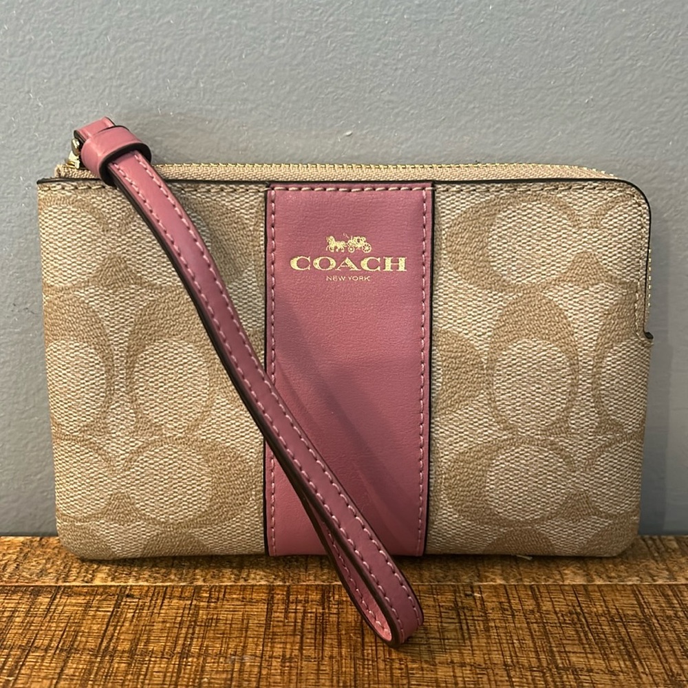 NWOT Coach Wristlet